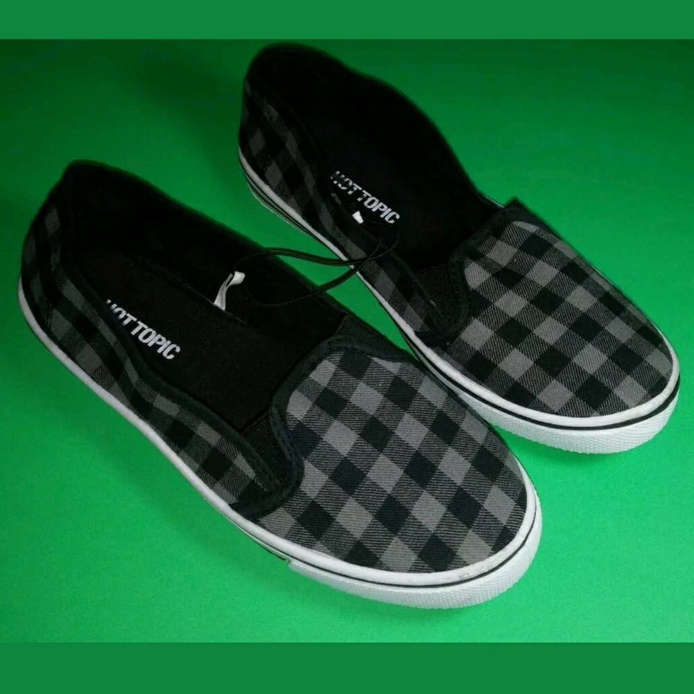 HOT TOPIC Black & White Plaid Slip on / Flat sneakers shoes